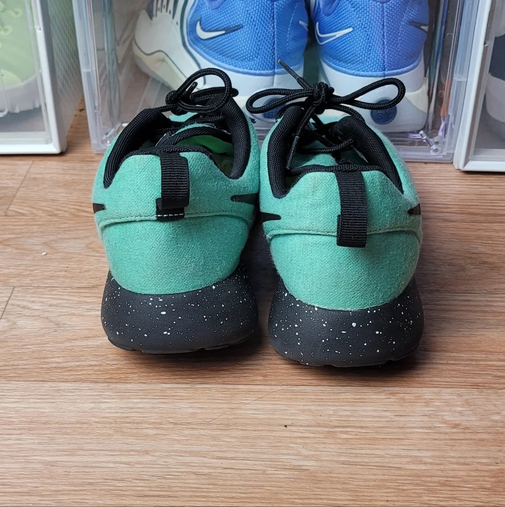 Womens Nike Roshe Size 5.5 Green - Black